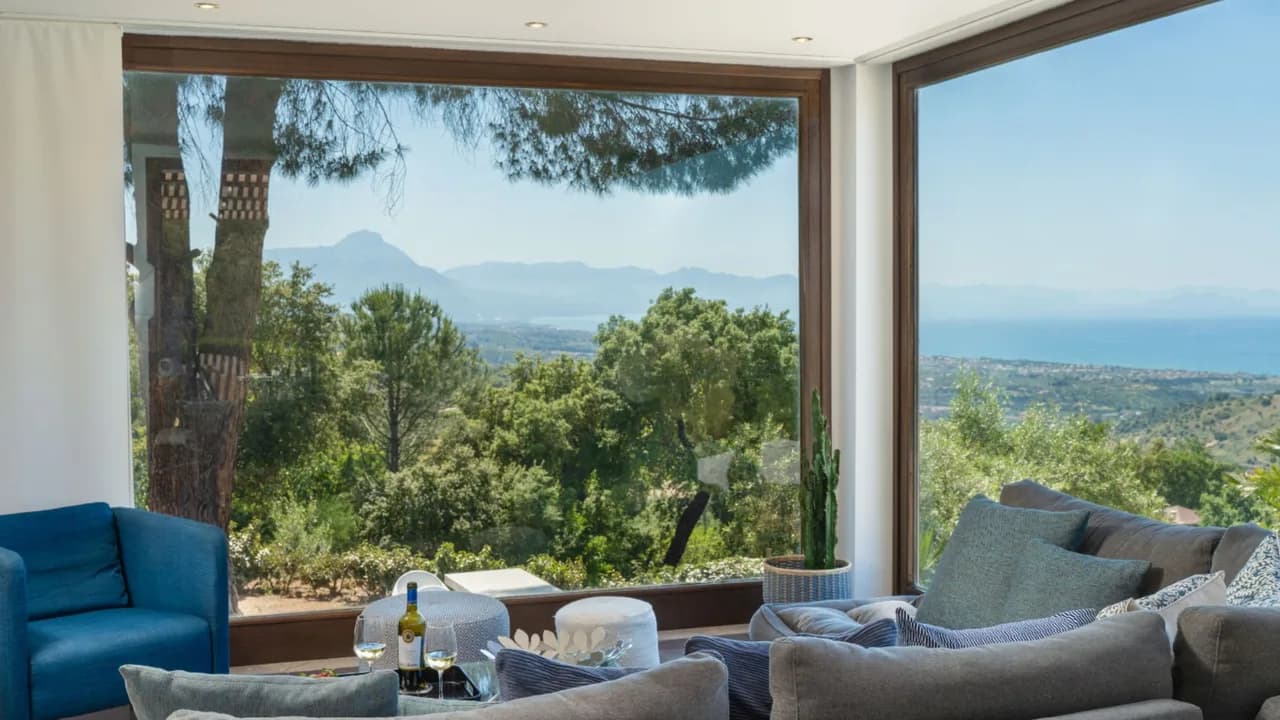 Outstanding Deluxe Villa with Terraced Garden and Pool photo 2