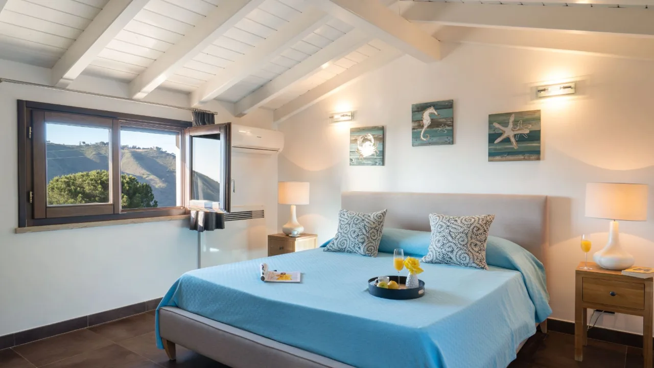 Outstanding Deluxe Villa with Terraced Garden and Pool photo 3