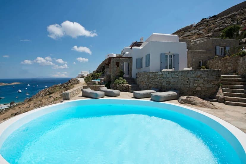 Luxury 4 Bedroom Villa with Pool