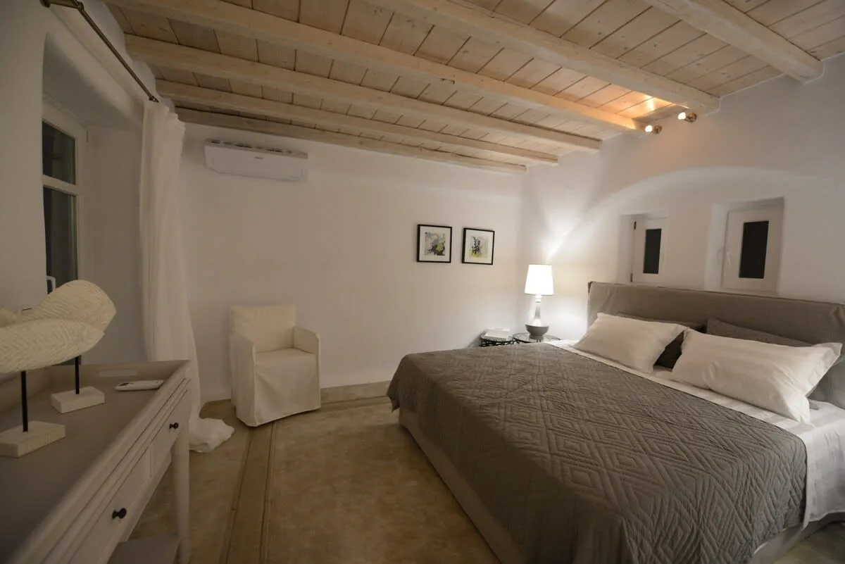 Luxury 4 Bedroom Villa with Pool photo 3