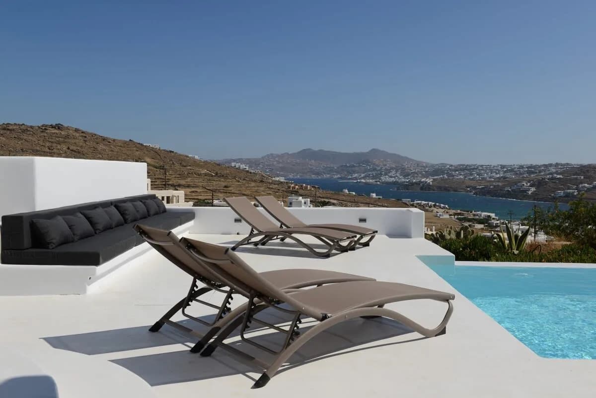 Upper Class Villa on Shoreline with Swimming Pool photo 3