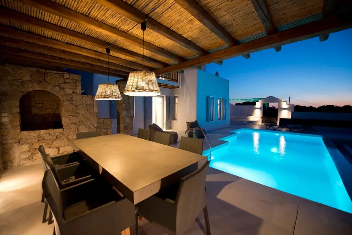Upper Class Villa on Shoreline with Swimming Pool photo 4