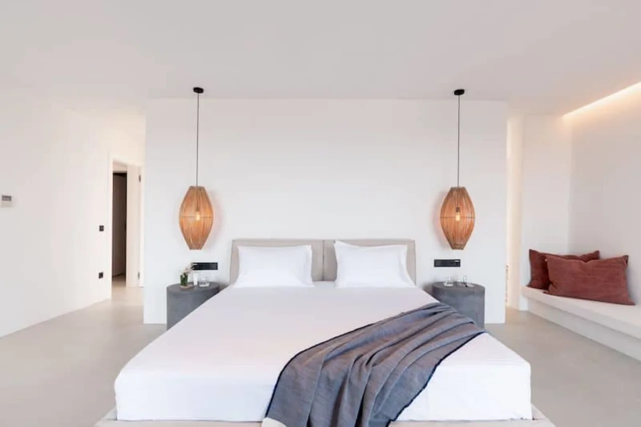 Captivating Deluxe Villa Overlooking the Bay of Kalafatis photo 3