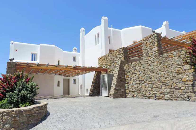 Exquisite Villa Close to Mykonos Town