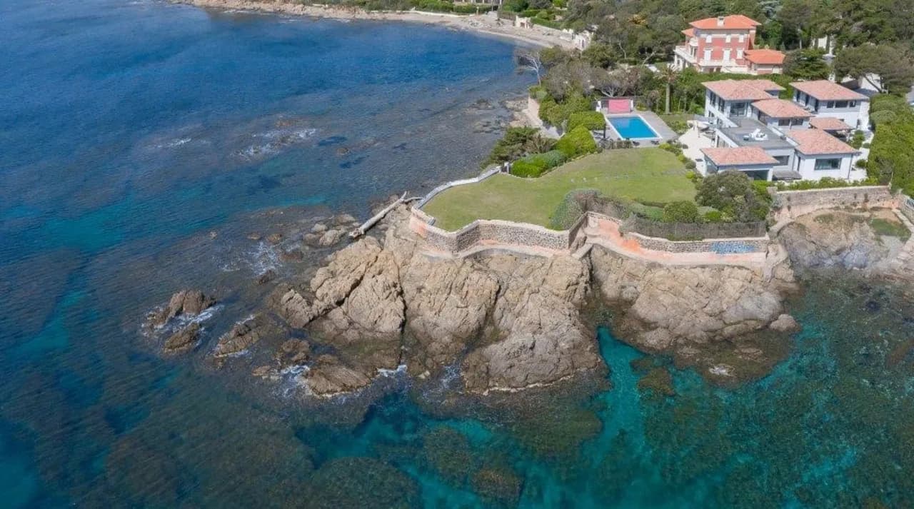 Stunning Villa on the Edge of a Cliff photo 2