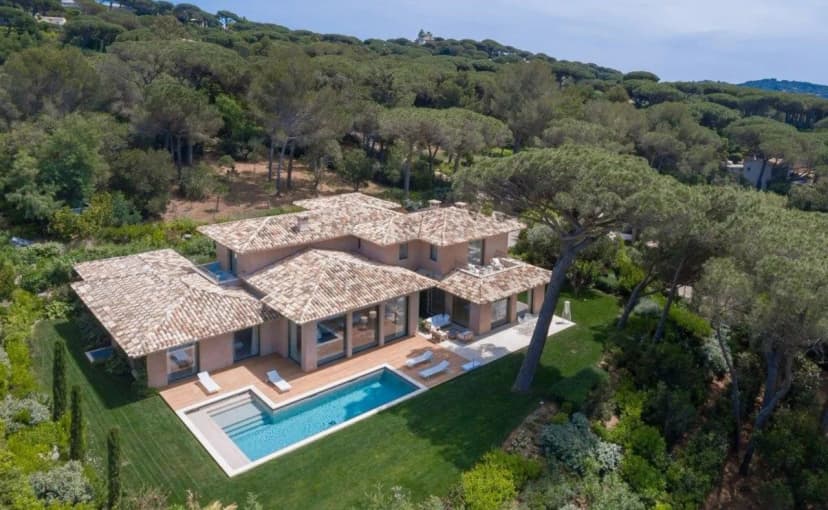 A Fantastic Villa by a Beautiful Grove