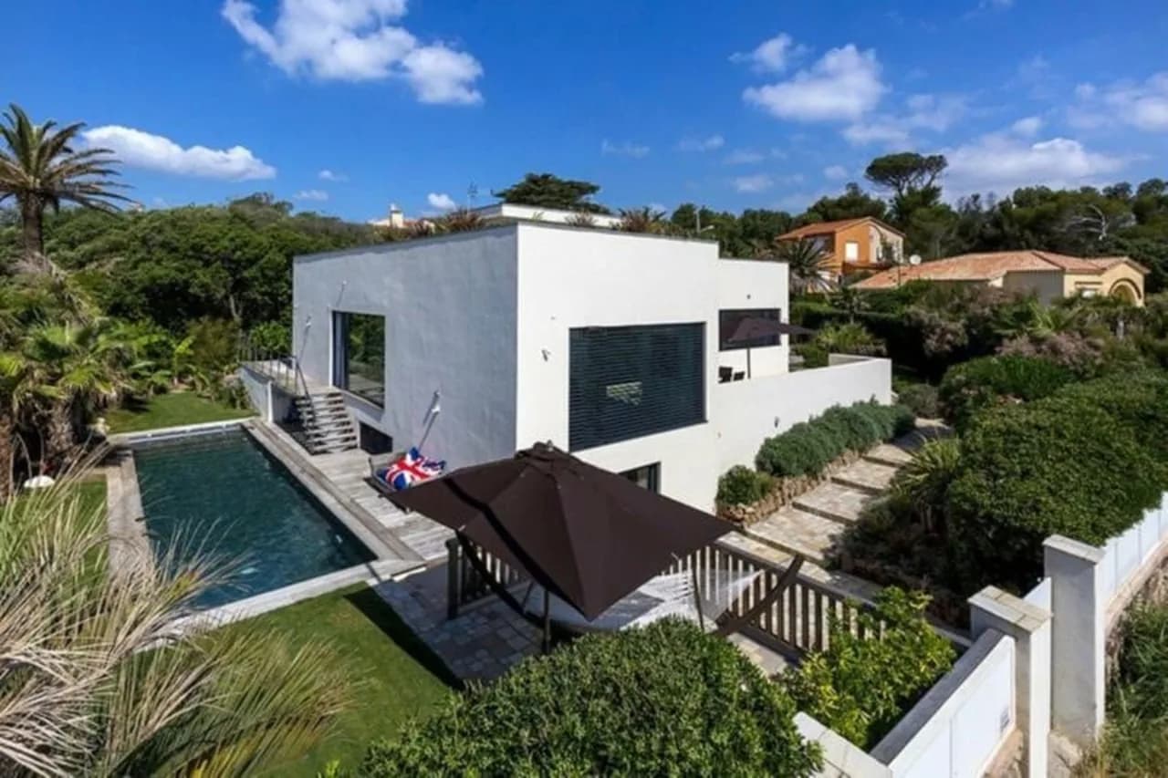 Exceptional Villa Right on the Beach