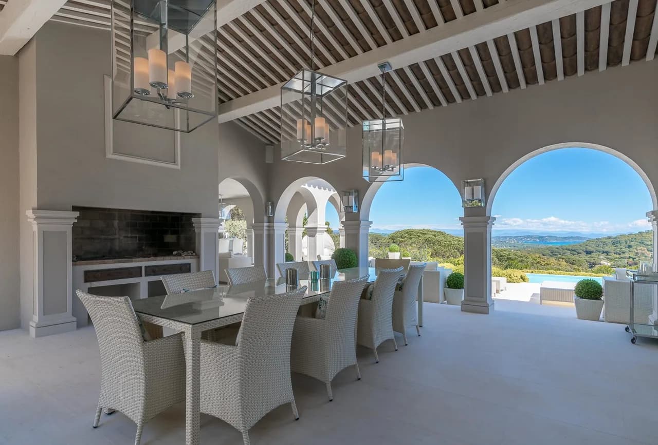 Superb Luxurious New Villa with Bay View
