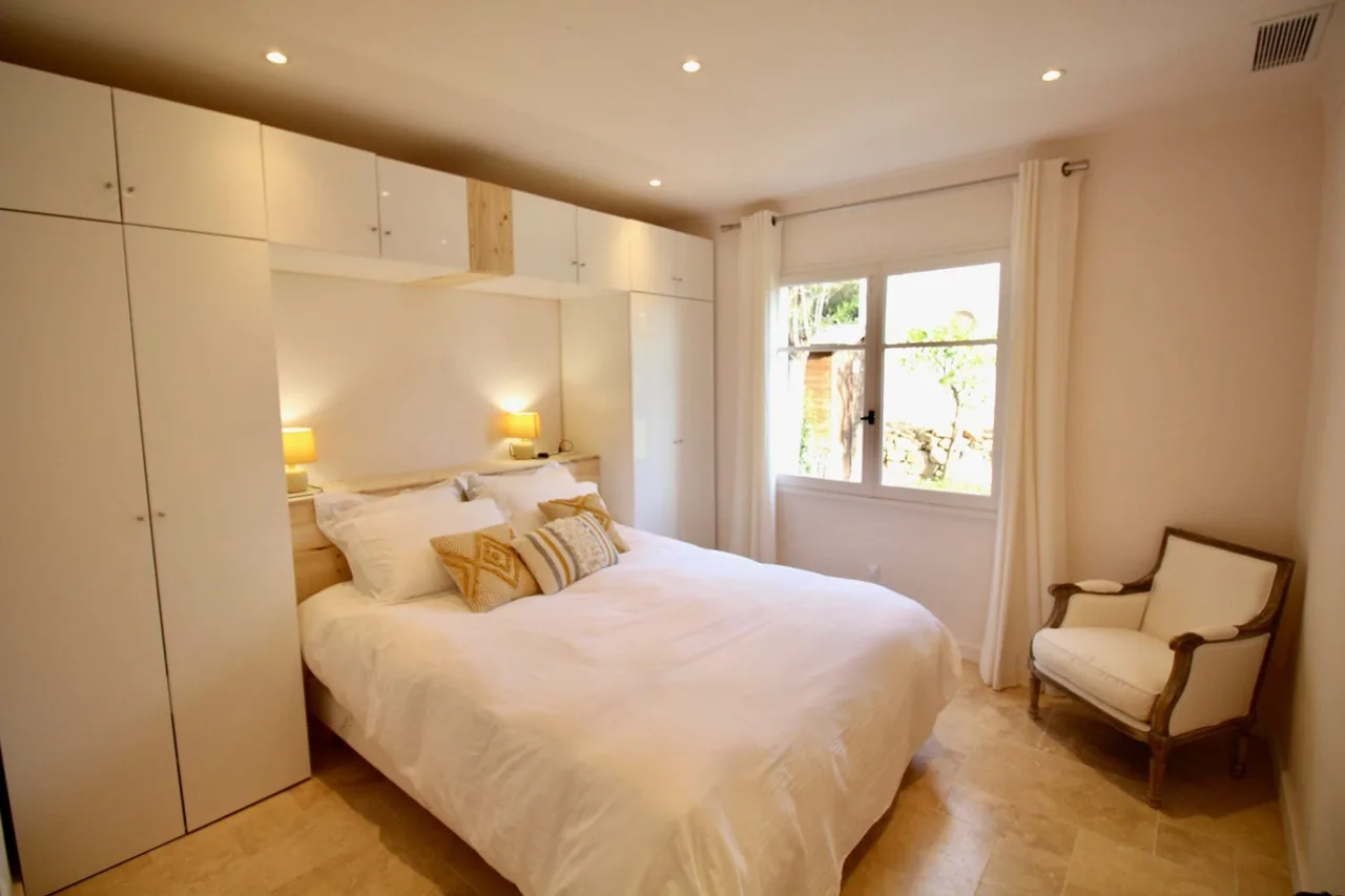 Charming Villa with Peaceful Garden and Swimming Pool photo 4