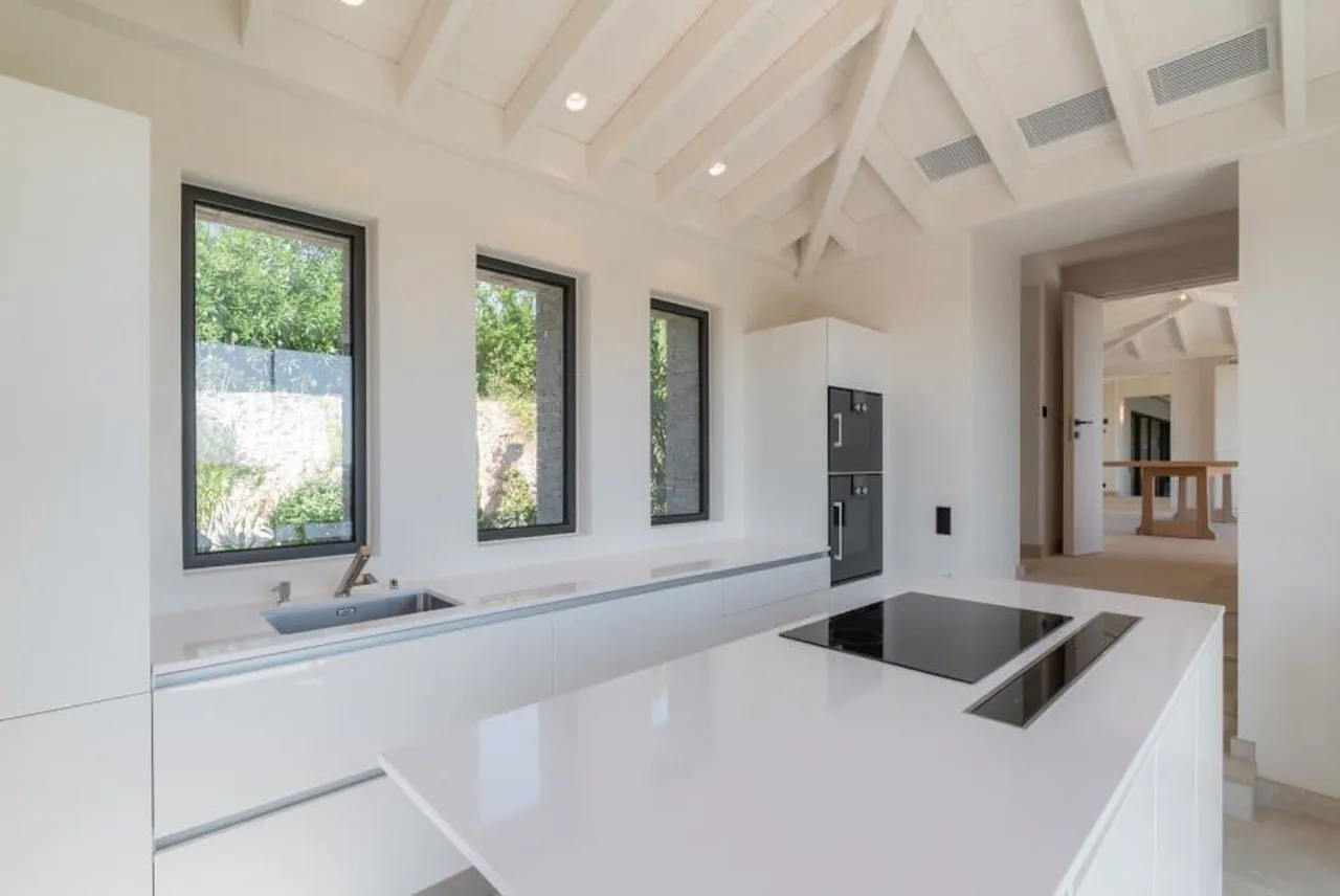 Luxury Contemporary Villa with Superb Terraces photo 4
