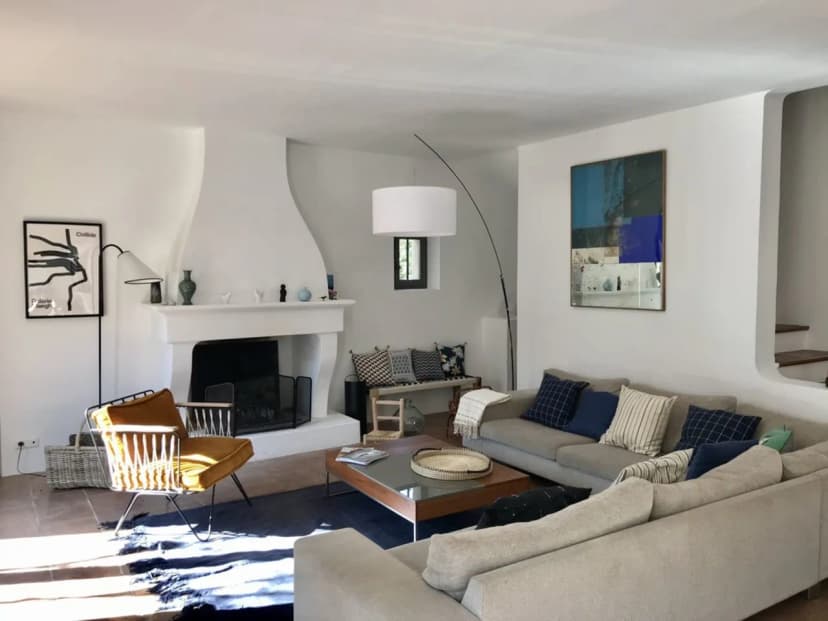 An Incredible Beautiful House Near Loumarin