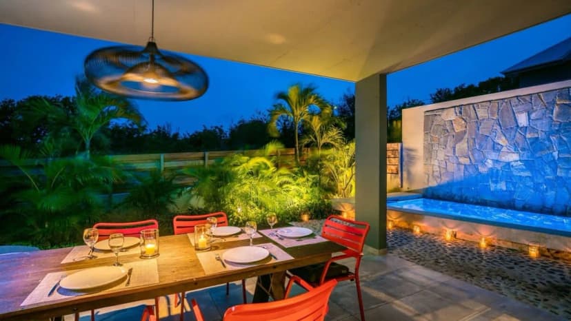 Green Setting Villa close to all Amenities