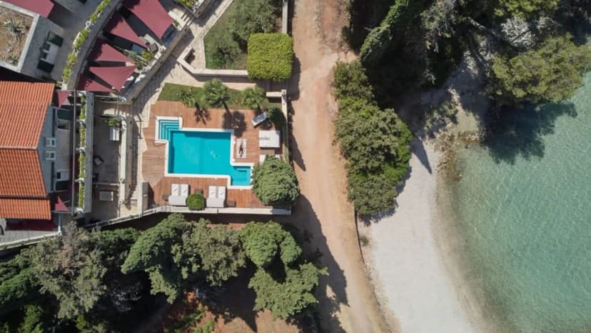 Dalmatian Villa W/ Jacuzzi & Spa Set On The Beach