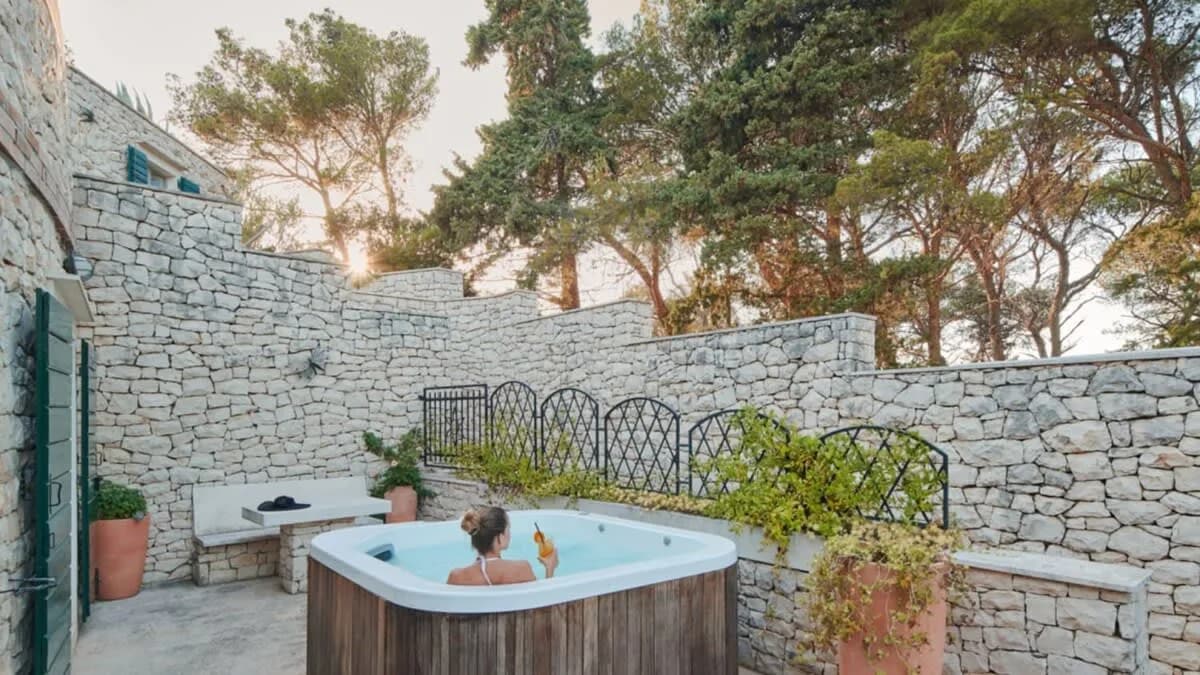 Dalmatian Villa W/ Jacuzzi & Spa Set On The Beach photo 3