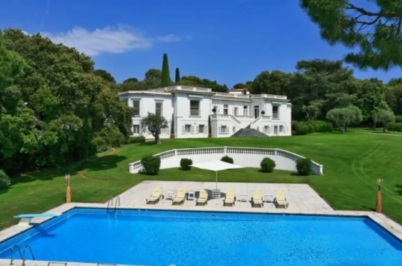 Luxury Villa with Pool in Antibes photo 3
