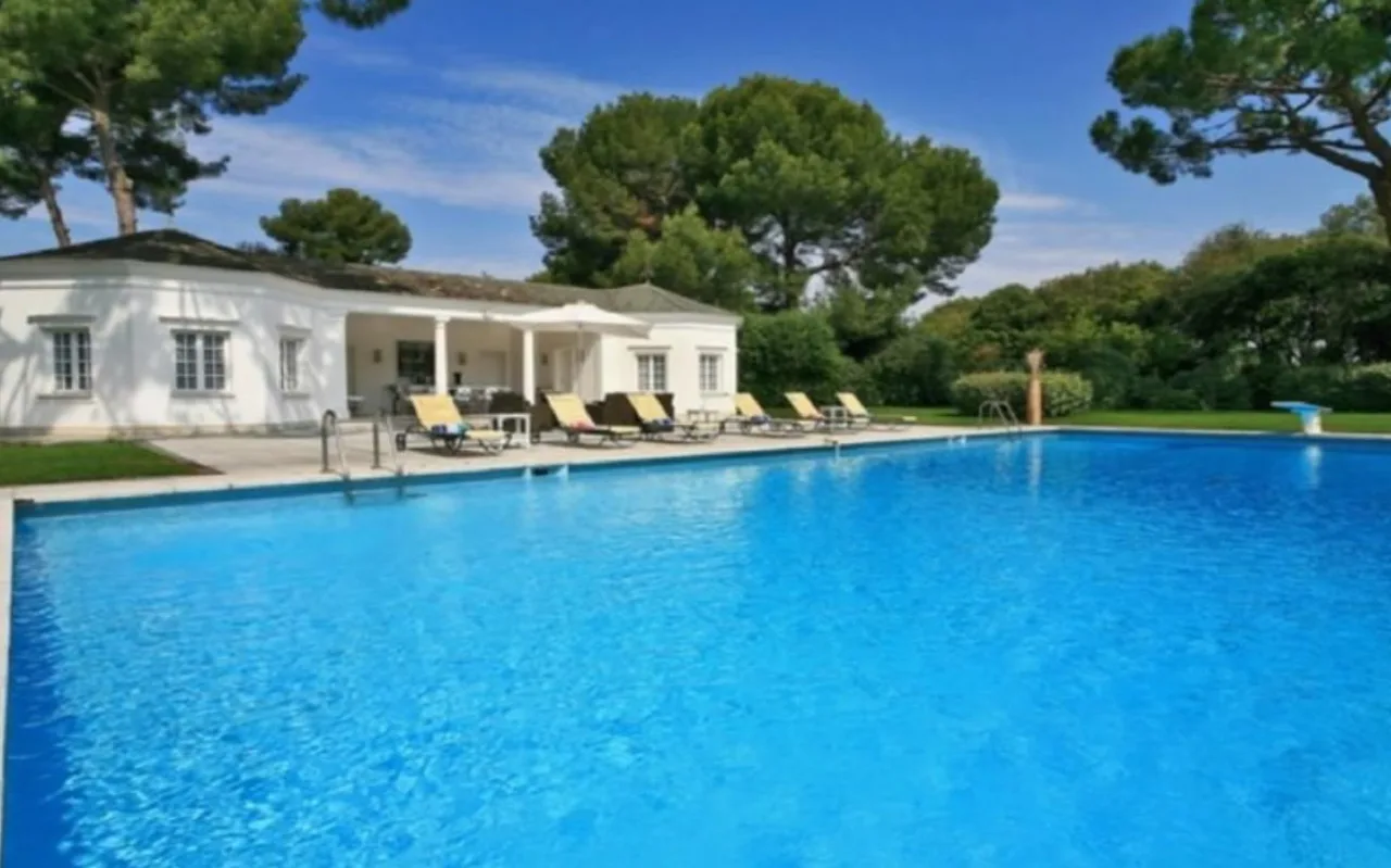 Luxury Villa with Pool in Antibes photo 4