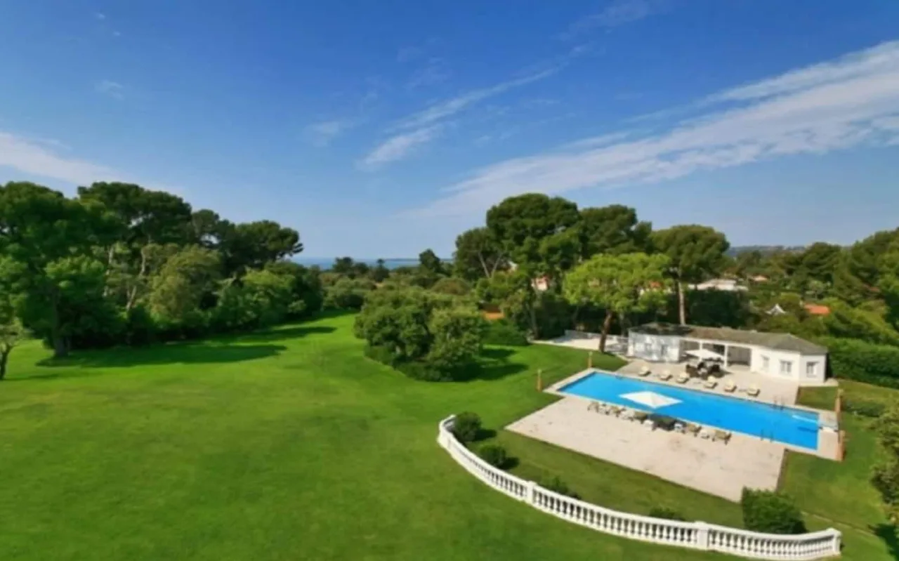 Luxury Villa with Pool in Antibes photo 5