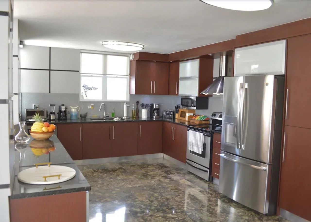 Beachfront Summer Villa with Great Amenities photo 4