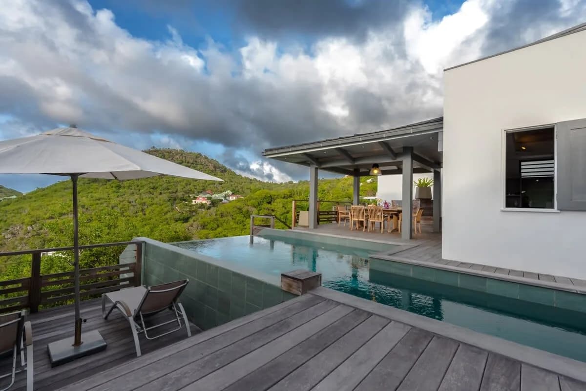 Cozy Deluxe Villa with Panoramic Seascape