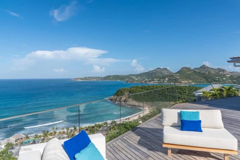 Warm and Charming Villa Overlooking Anse Des Cayes Beach