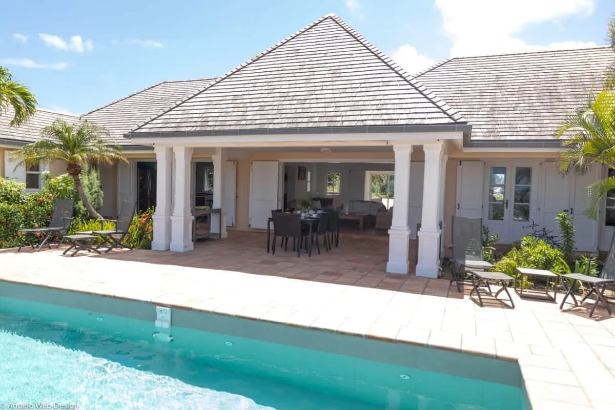 Colonial Style Villa in the Scenic Hillsides