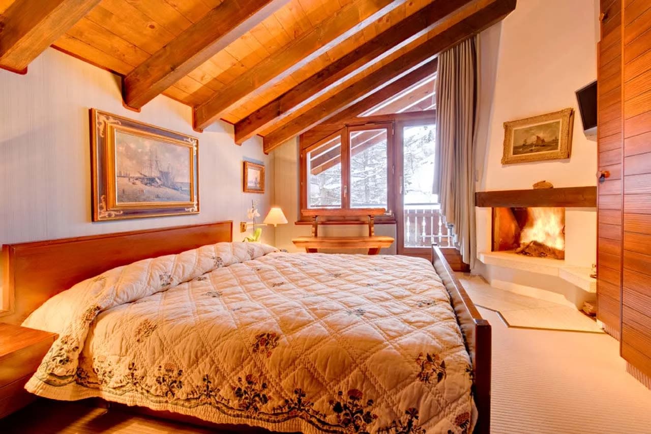 Vintage Swiss Chalet with East Access to Slopes photo 5