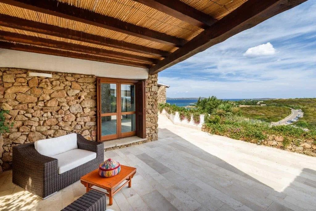 Exceptional and Luxurious Modern Villa photo 2