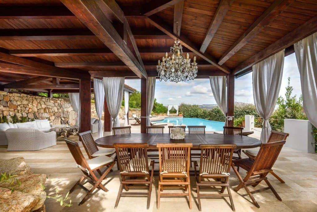 Exceptional and Luxurious Modern Villa photo 3