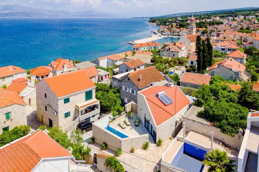 Queen of Pearls Villa in Sutivan with Deluxe Pool
