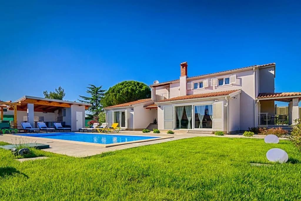 Deluxe Living Villa with Pool and Sauna in Croatia photo 2