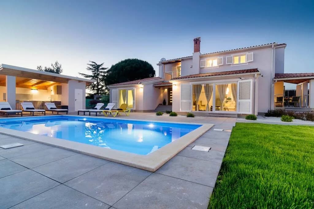 Deluxe Living Villa with Pool and Sauna in Croatia photo 4