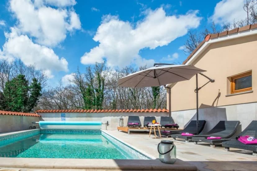 Fashion House Villa with Garden and Pool