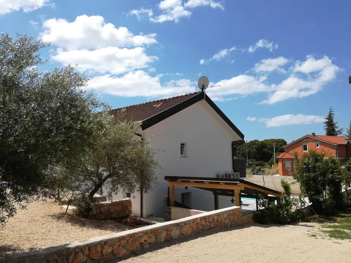 Elegant Wonders Villa with Outdoor Pool photo 2