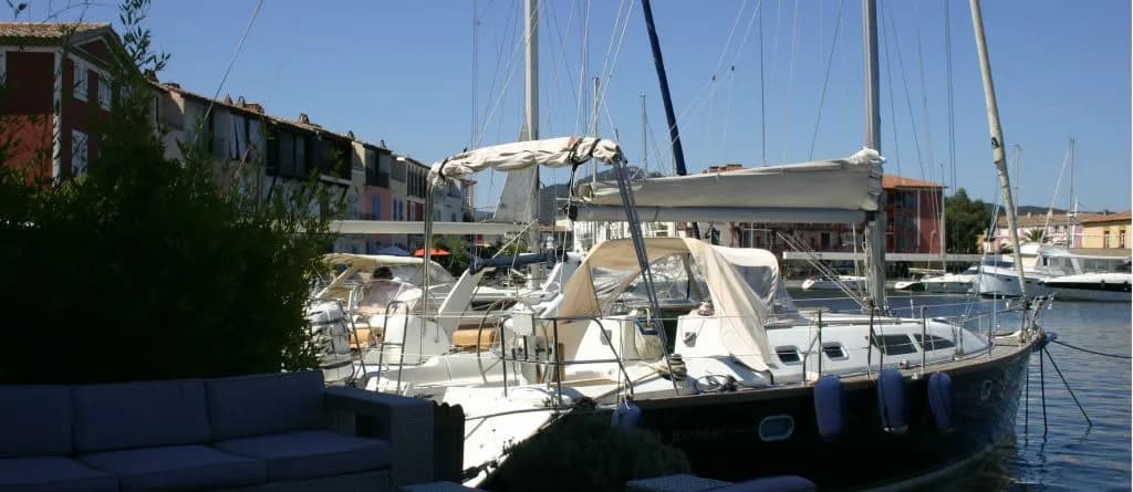 Lovely house with Private Mooring, Ideally Located photo 2