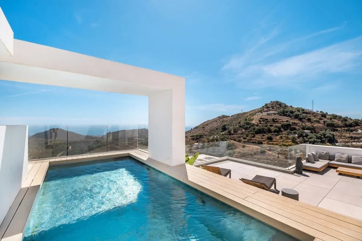 Luxury Rooftop Penthouse in Marbella, Andalusia, Spain photo 4