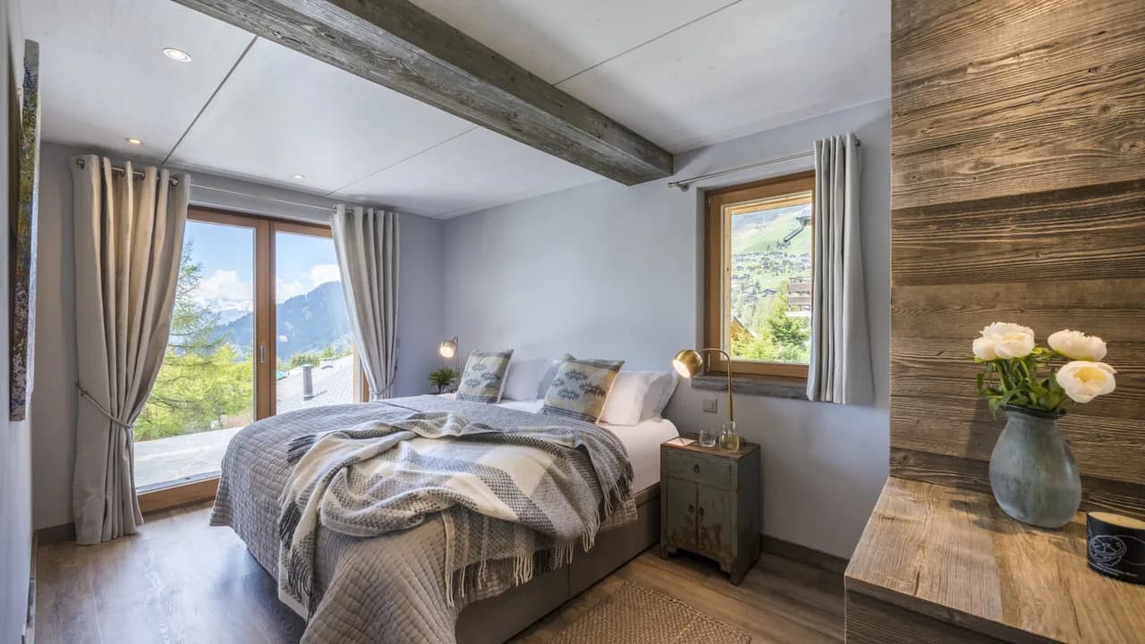 Elevated Luxury Chalet with Incredible Views photo 2