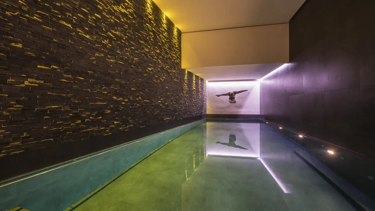Elegant Duplex with a Stunning Shared Pool and Spa photo 3