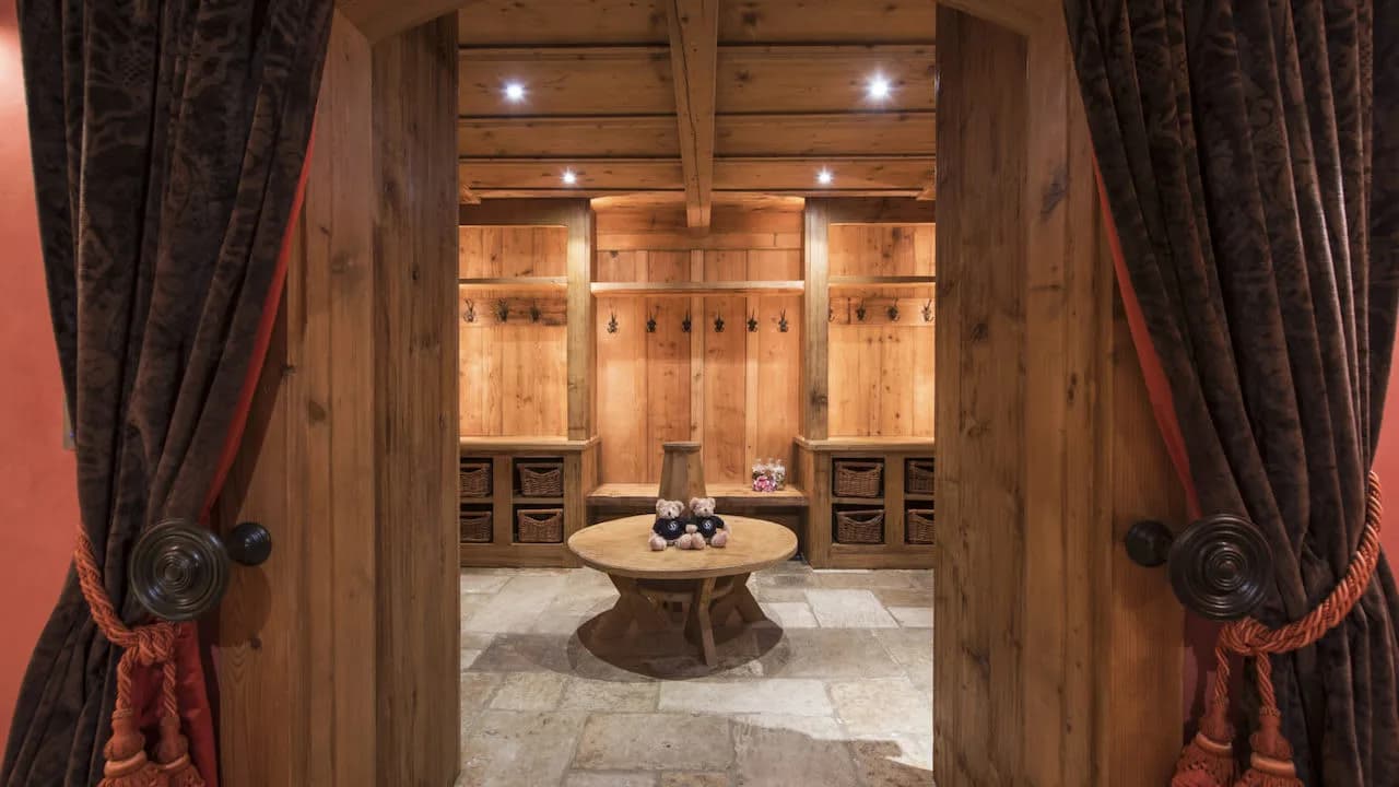 Perfect Edge Chalet in Traditional Alpine Woods photo 5