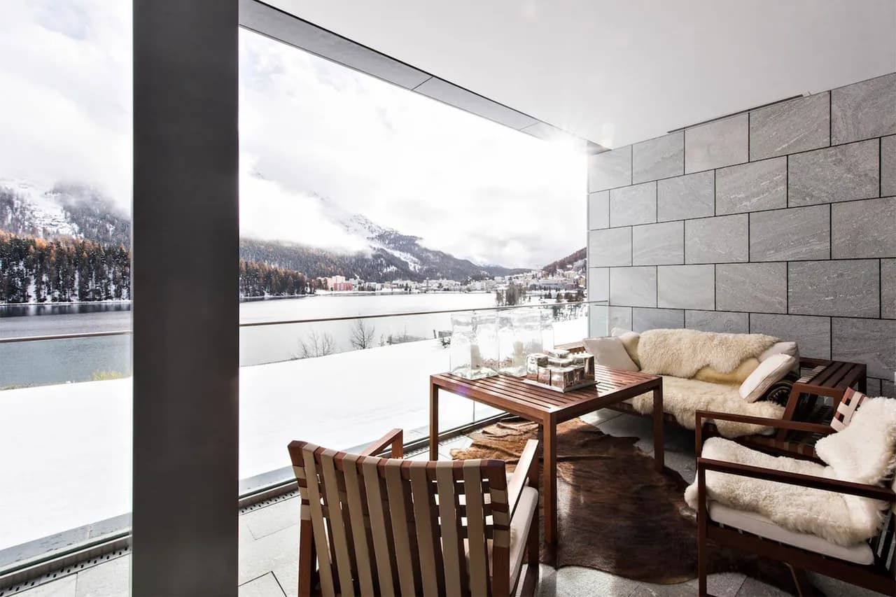Elegant Deer Flat Offering Spectacular Views