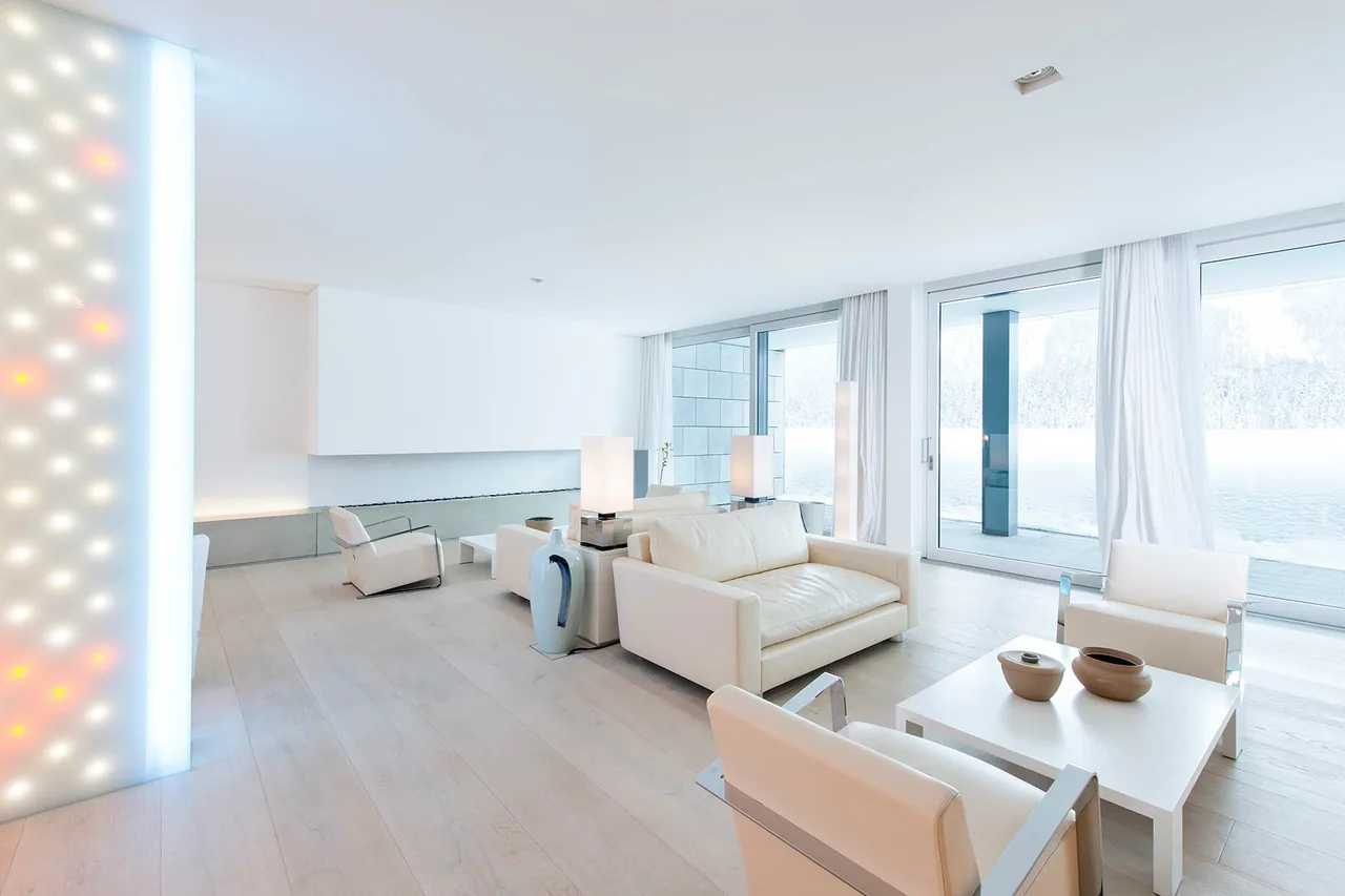Classic White Apartment with Spa Area and Jacuzzi photo 3