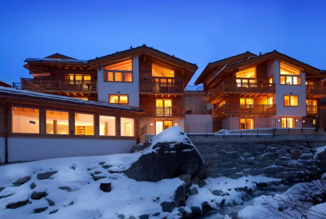 Ideally Located High Class Diamond Chalet photo 2
