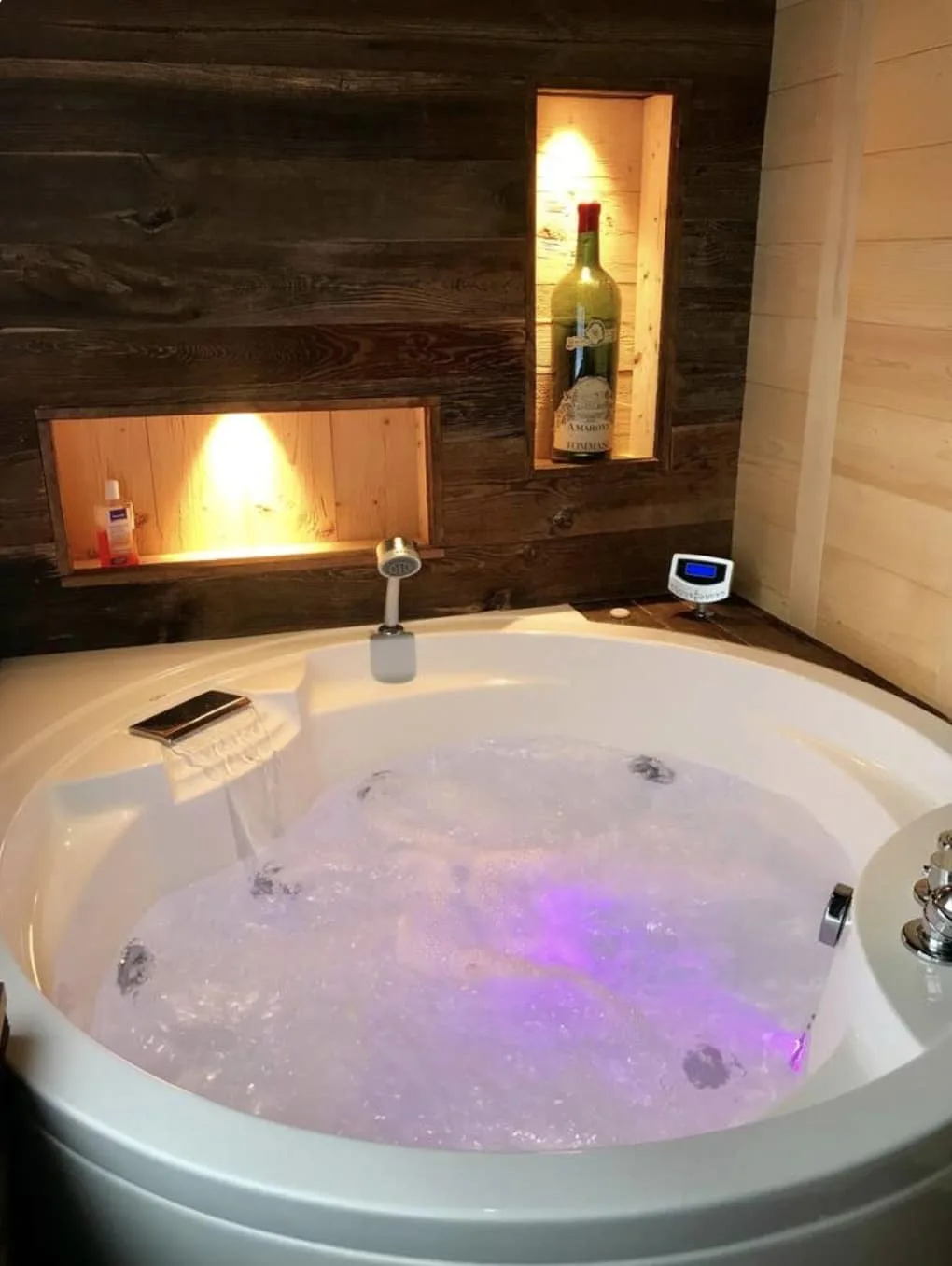 Radiant Apartment with Sauna and Jacuzzi photo 2