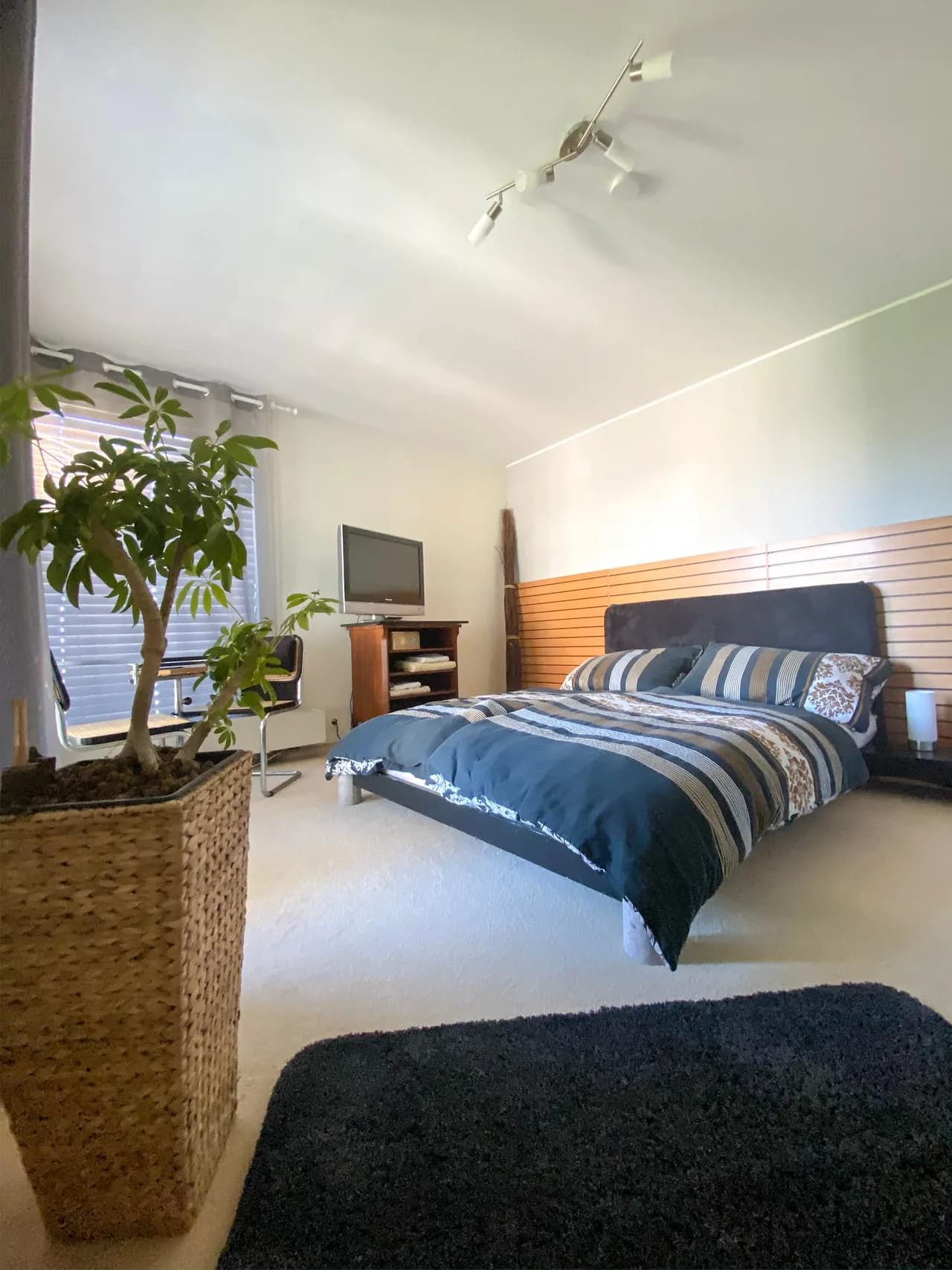 4 Br -  Serenity Villa with Relaxing Lake and Mountain View photo 3