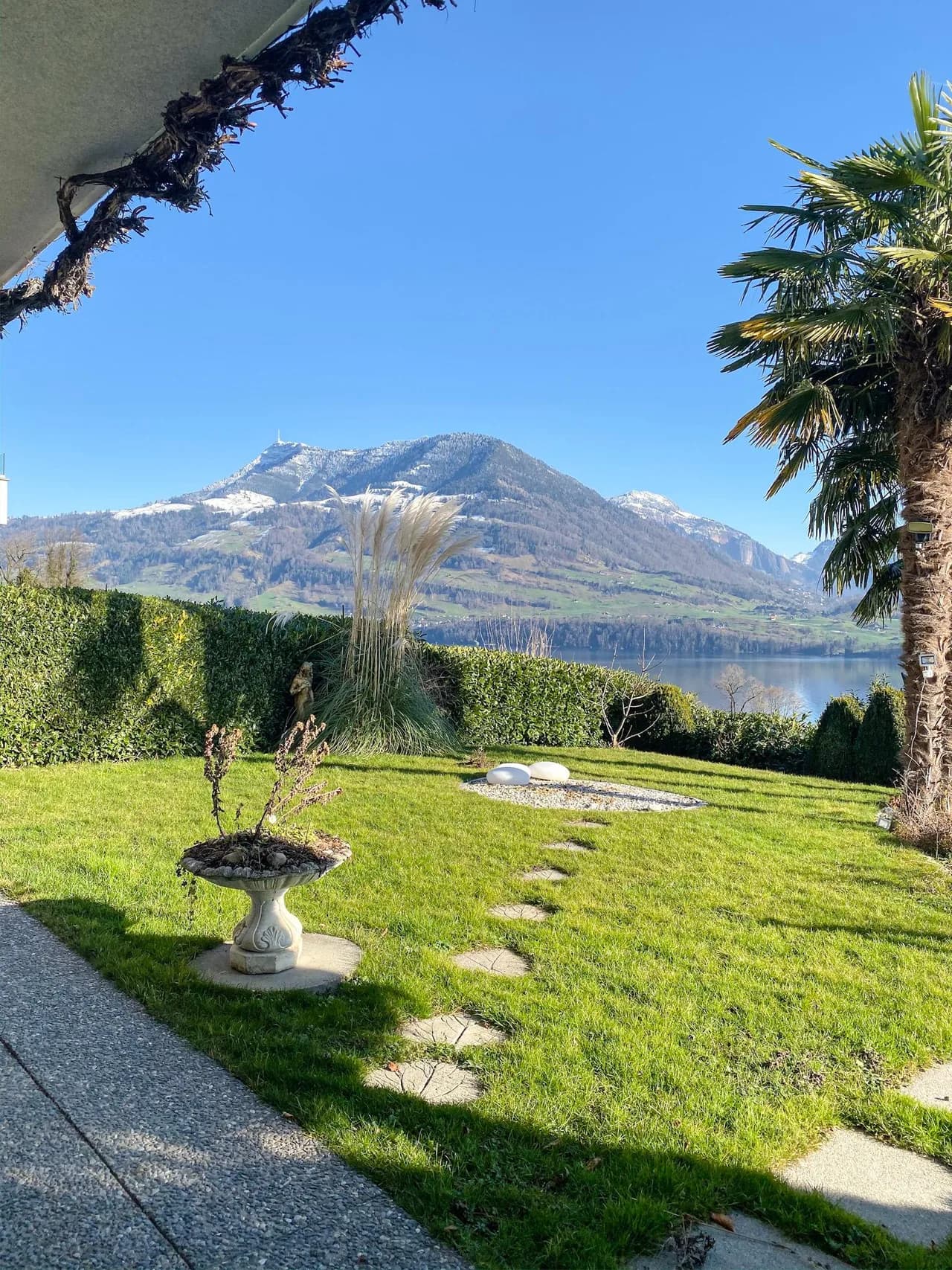 4 Br -  Serenity Villa with Relaxing Lake and Mountain View photo 5
