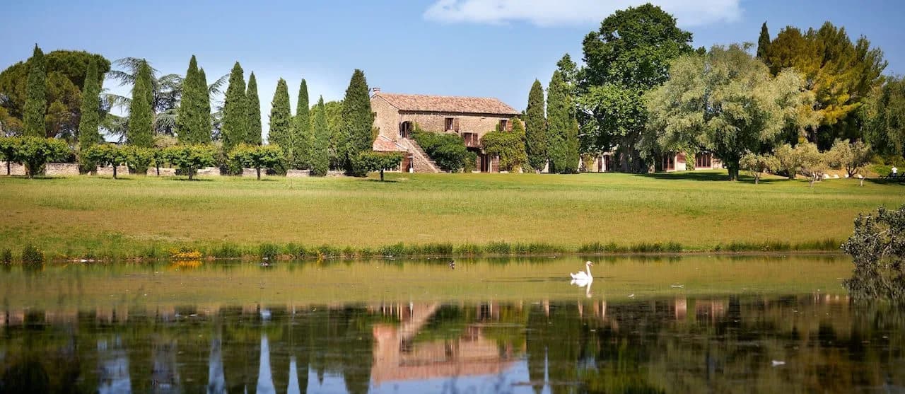 Lovely Holiday Villa in Luberon Hills Valley