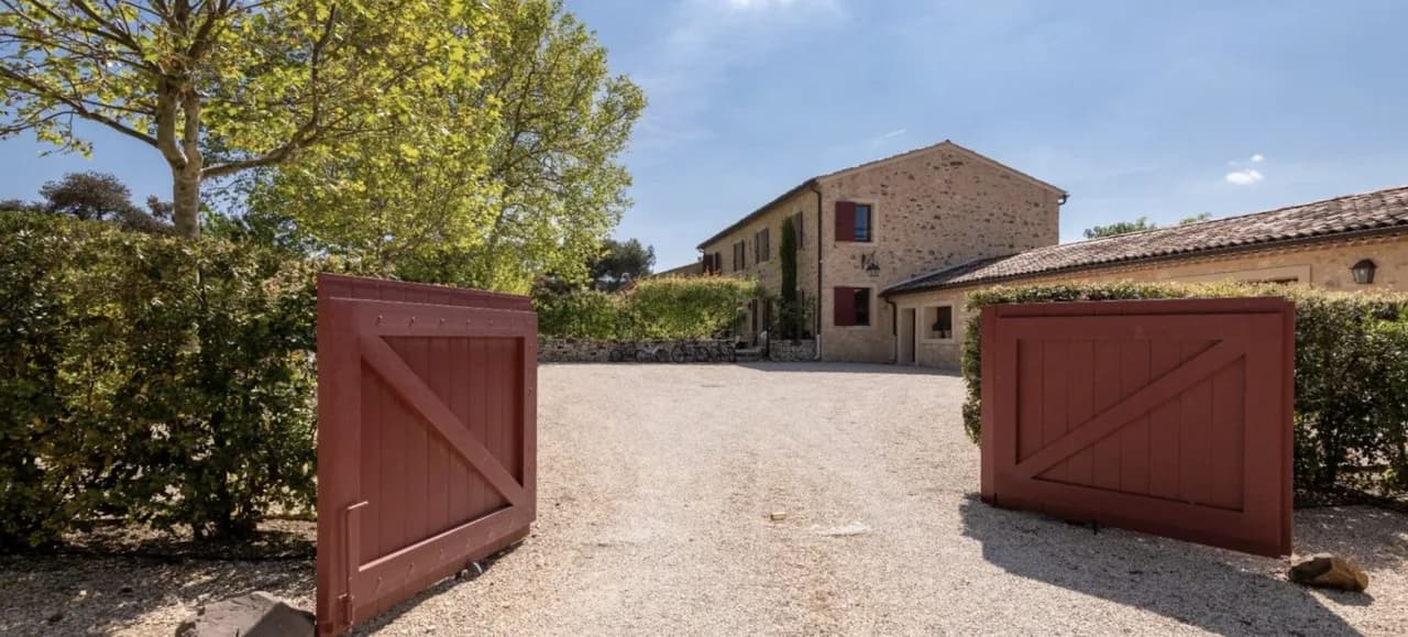 Fresh Grape Farmhouse in a Perfect Location photo 2