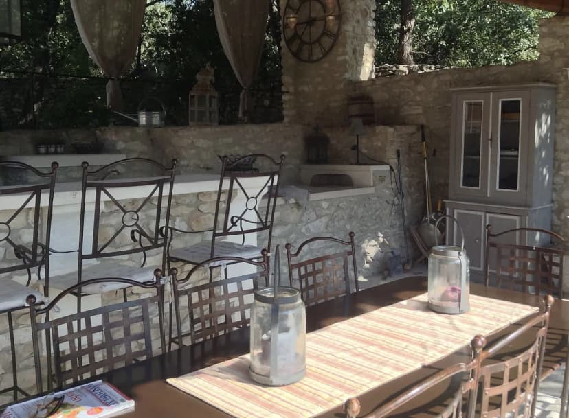Country House with Mont Luberon Views