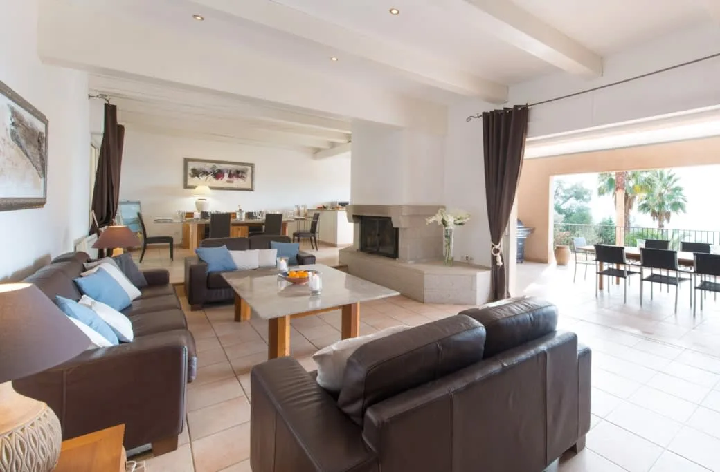Elegant Palms Villa with Sea Views Near Calvi photo 2