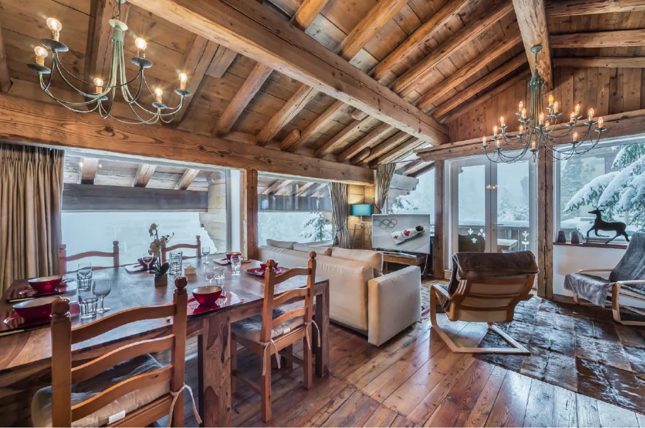 Posh Chalet with a Beautiful Sun Terrace photo 3