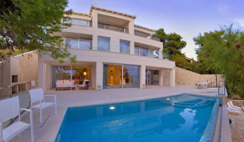Fabulous Jewel Villa with Spacious Terraces